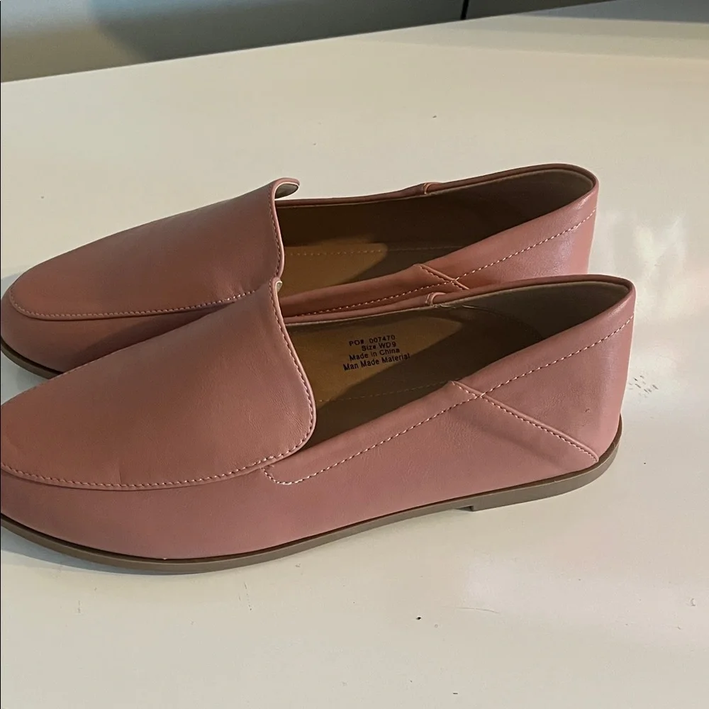 Journee Collection Women's‎ Wide With true comfort, foam slip on Flats Size W 9